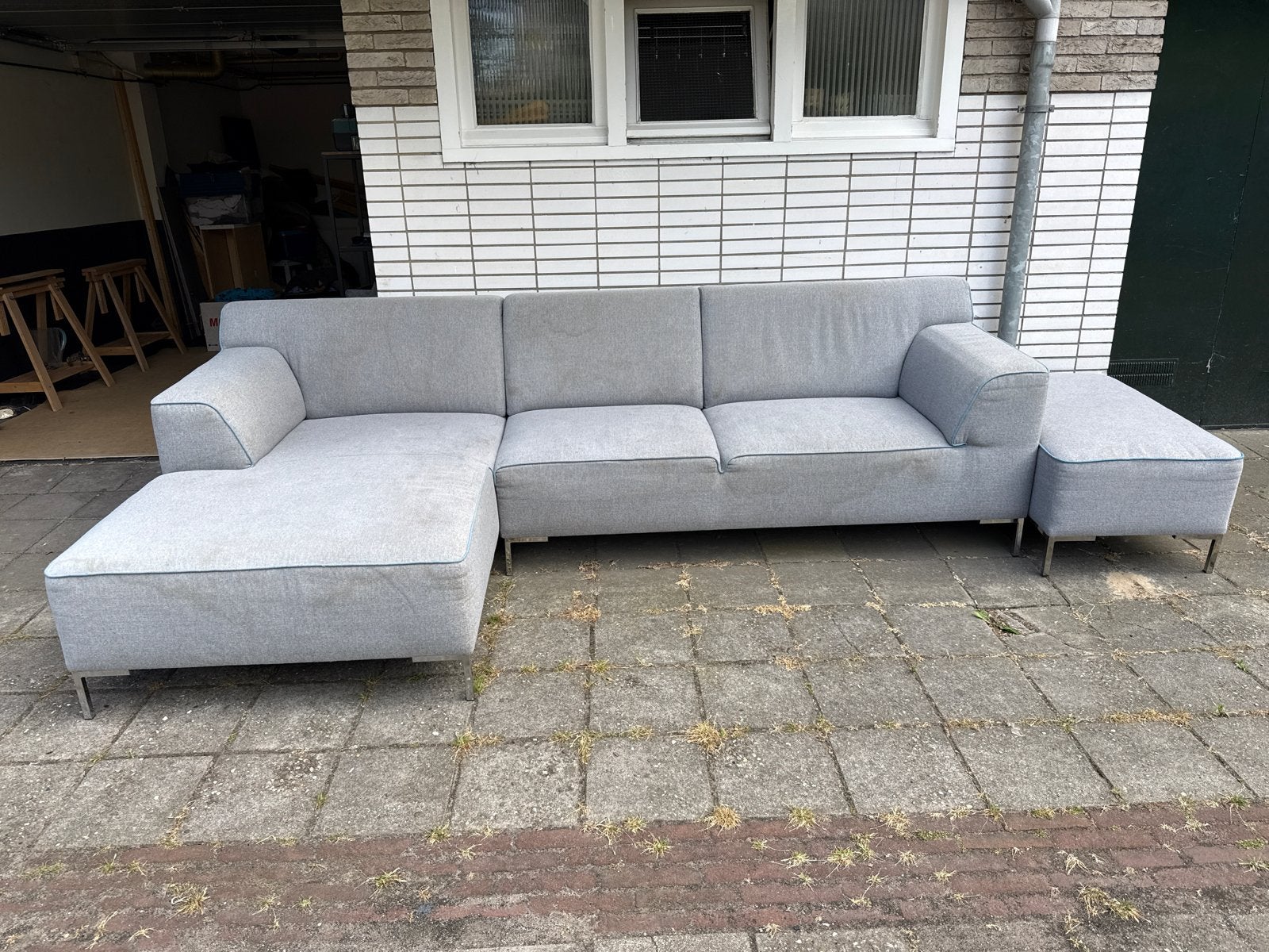 Montel Hoekbank met chaise longue en poef - Grijs, Gebruikt, Hoekbank, 300 cm of meer, Ophalen of Verzenden