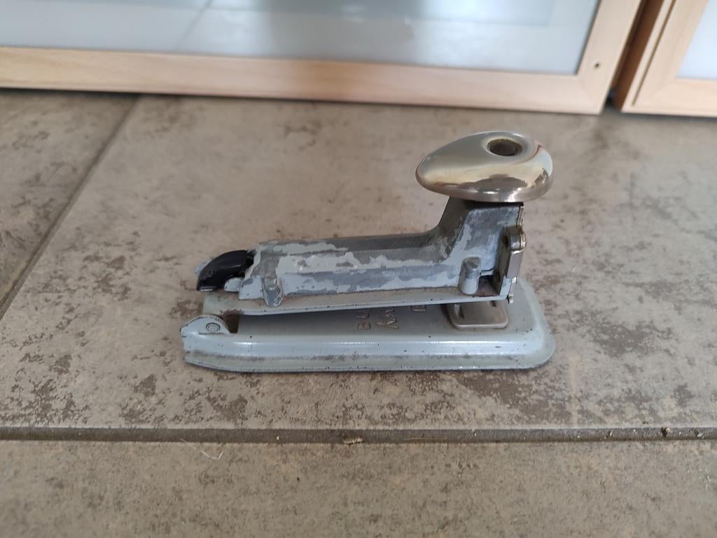 Vintage Industriële Bukama Nietmachine - Krings A 24/6, Antiek en Kunst, Ophalen of Verzenden