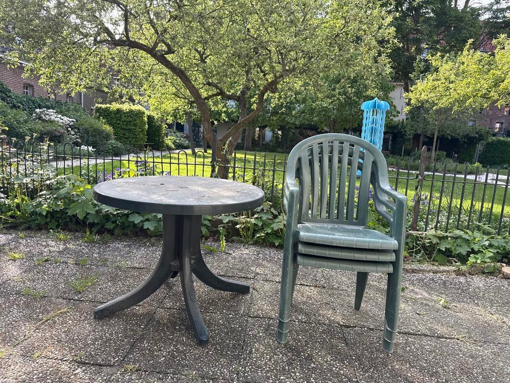 Tuinset: Ronde Tafel met 3 Stapelbare Stoelen, Tuin en Terras, Tuinsets en Loungesets, Ophalen, Kunststof, Gebruikt, 3 zitplaatsen