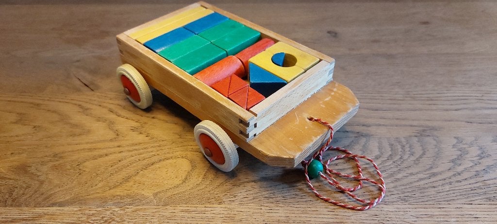 Oud kinder speelgoed ,houten trekkar met blokken, Ophalen of Verzenden, Gebruikt, Duw- of Trekspeelgoed