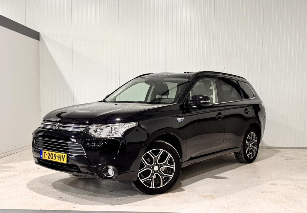 Mitsubishi Outlander 2.0 PHEV Instyle+|TREKHAAK|PANO|ACC|, Auto's, Mitsubishi, 4 cilinders, Met garantie (alle), Zwart, Leder