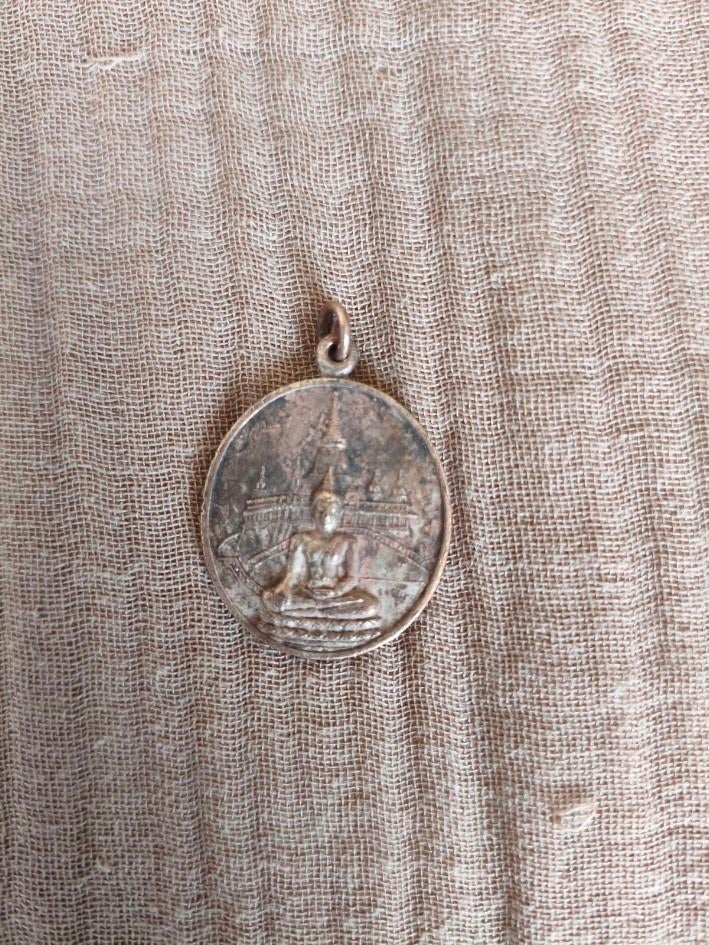 Thaise Boeddha amulet 72nd anniversary edition, Ophalen of Verzenden, Overige materialen, Buitenland