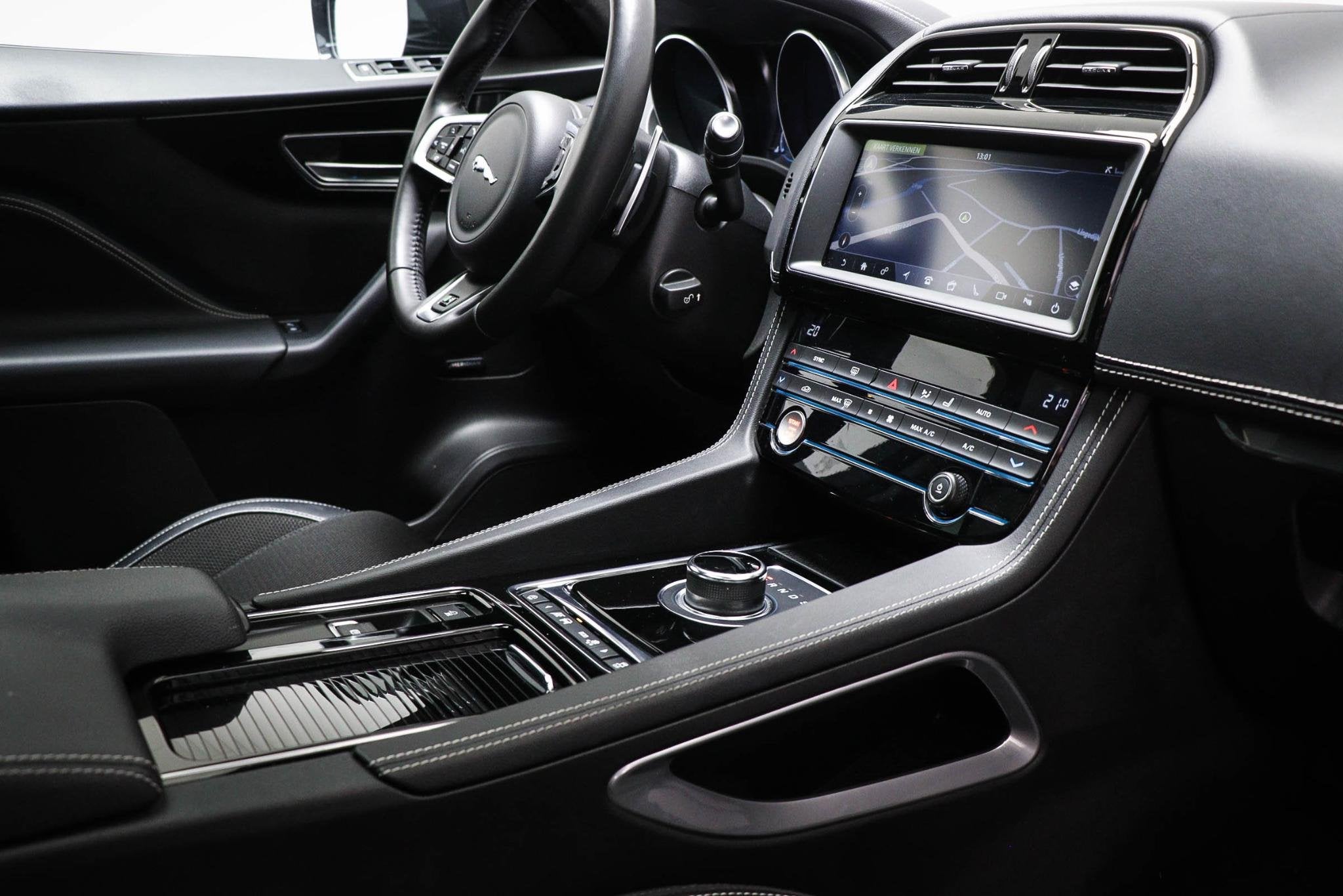 Jaguar F-PACE 2.0t AWD Portfolio | PANORAMADAK | STUURVERWAR, Auto's, Jaguar, Gebruikt, 4 cilinders, Met garantie (alle), Zwart