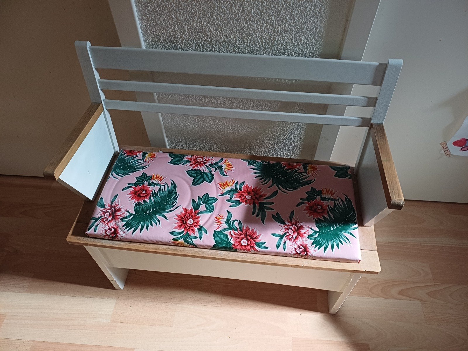 Kleuterbankje met opbergruimte - Ideaal voor kinderkamer, Huis en Inrichting, Stoelen, Ophalen, Gebruikt, Stof, Eén