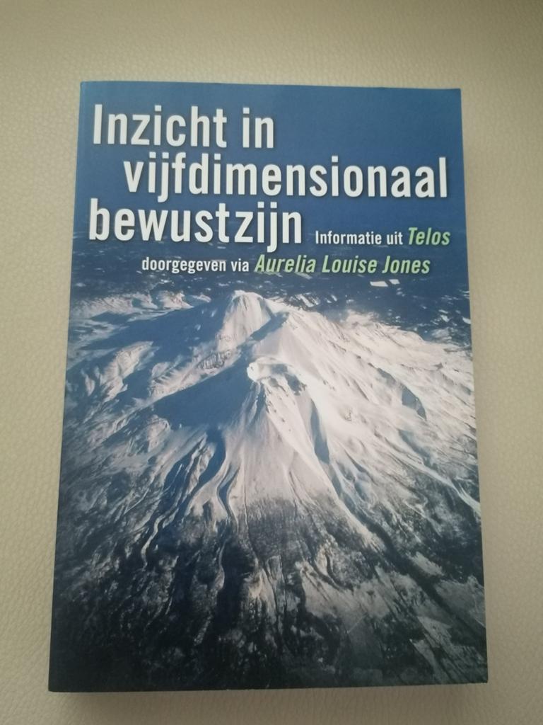 Inzicht in vijfdimensionaal bewustzijn - Aurelia Louise, Ophalen of Verzenden, Zo goed als nieuw, Spiritualiteit algemeen, Achtergrond en Informatie