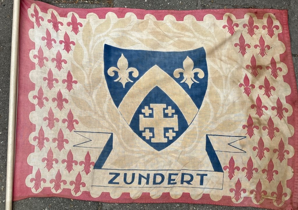 Antieke vlag gemeente. Zundert,  90 X 70 cm licht versleten., Diversen, Vlaggen en Wimpels, Ophalen of Verzenden