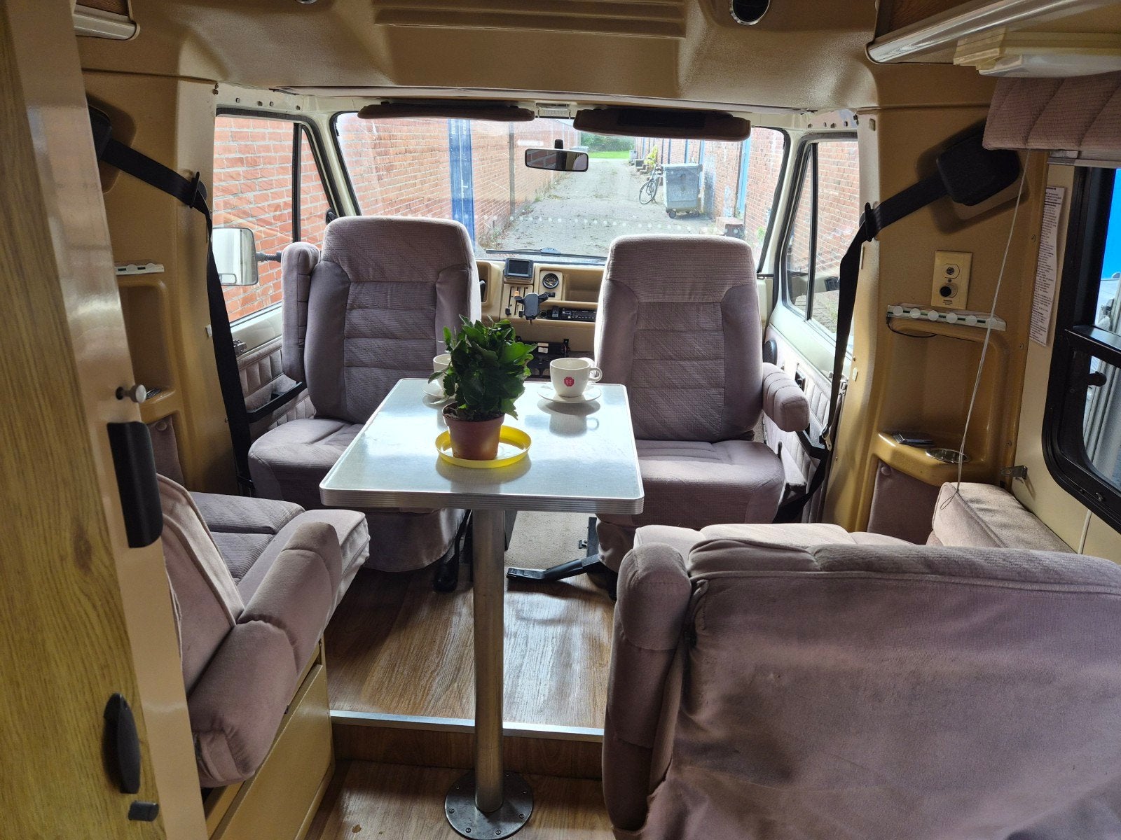 Foto 9 van BENZINE AUTOMAAT WINNEBAGO LE SHARO 2X AIRCO
