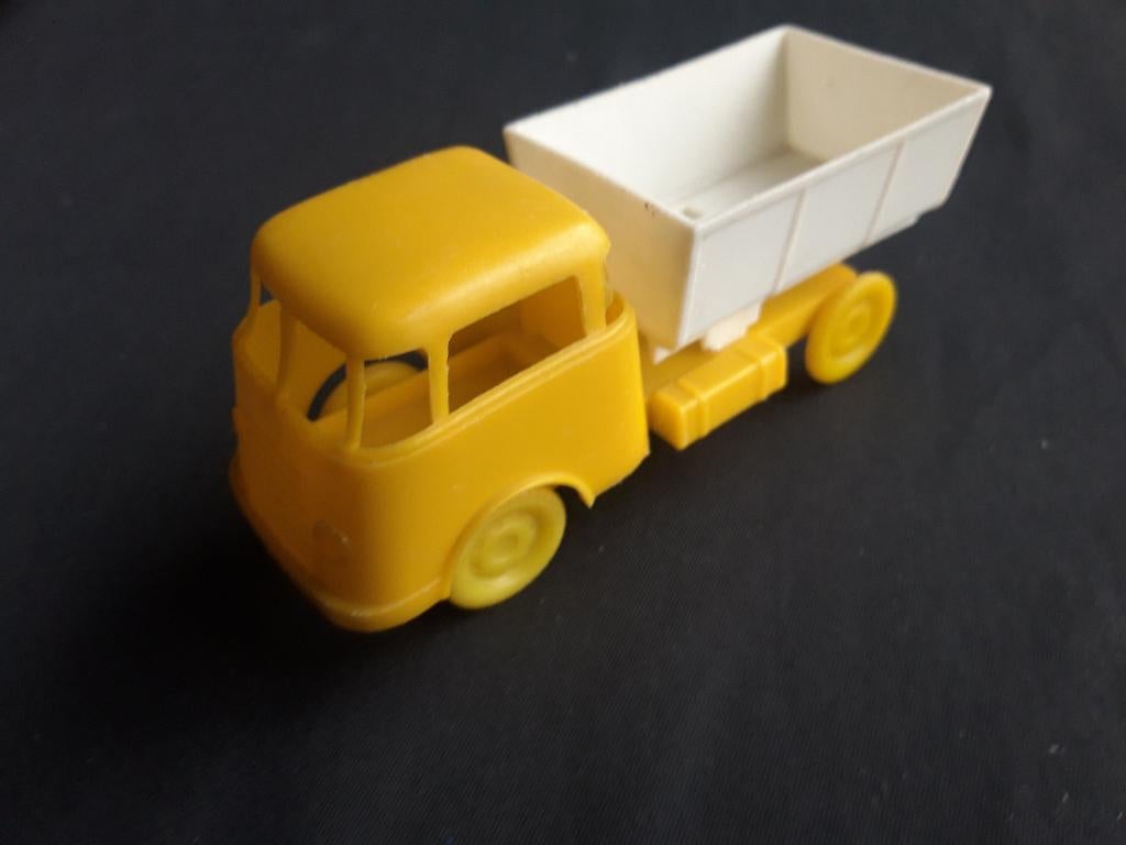 Vintage - DAF 6-streper plastic kipper geel – wit jaren 60, Ophalen of Verzenden, Zo goed als nieuw, Bus of Vrachtwagen