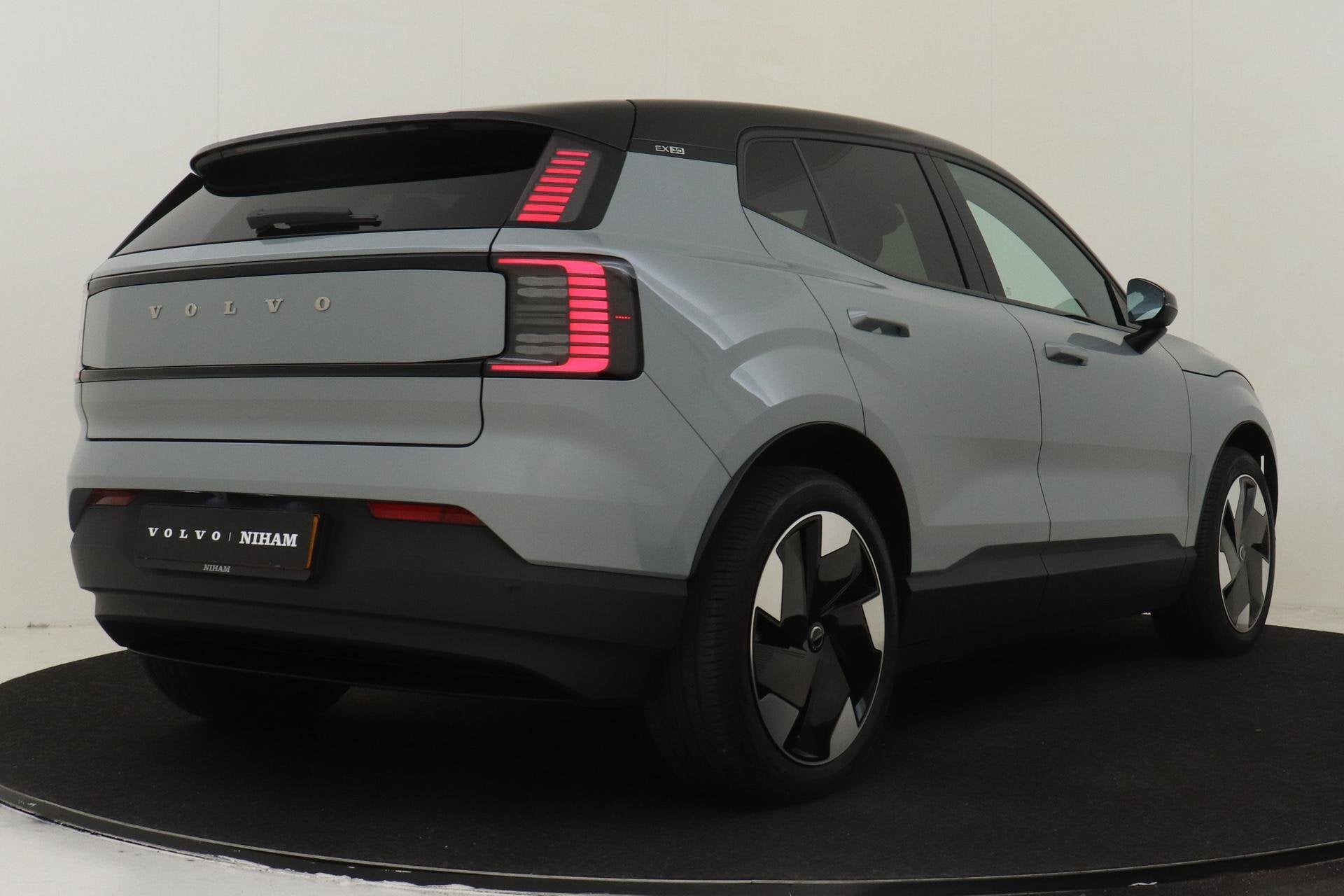 Volvo EX30 SINGLE MOTOR EXTENDED RANGE PLUS 69 kWh -HARMAN/K, Auto's, Automaat, Achterwielaandrijving, Gebruikt, Leder en Stof