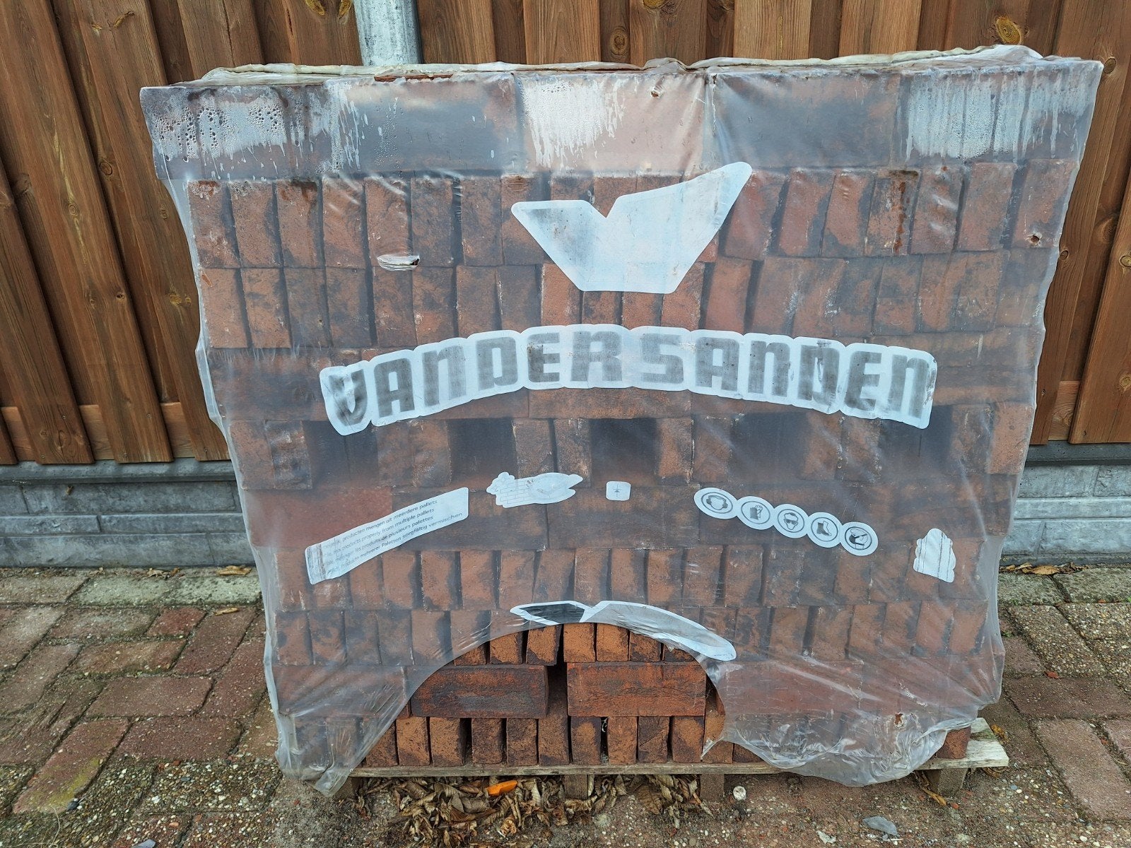 Safora gevelstenen en bijbehorende steenstrips, Ophalen, Nieuw, Bakstenen