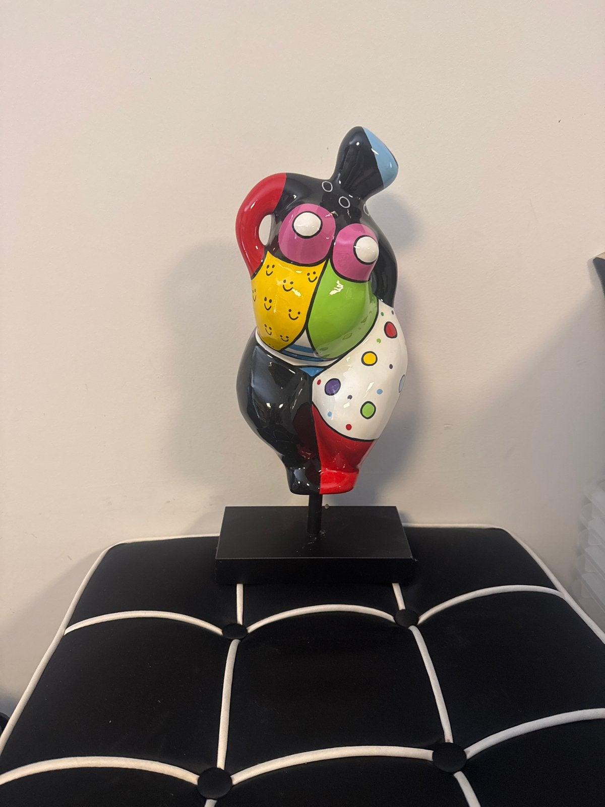 Kleurrijk modern beeld van een vrouwelijk torso, Ophalen, Kunststof, 20 - 50 cm, Beeld