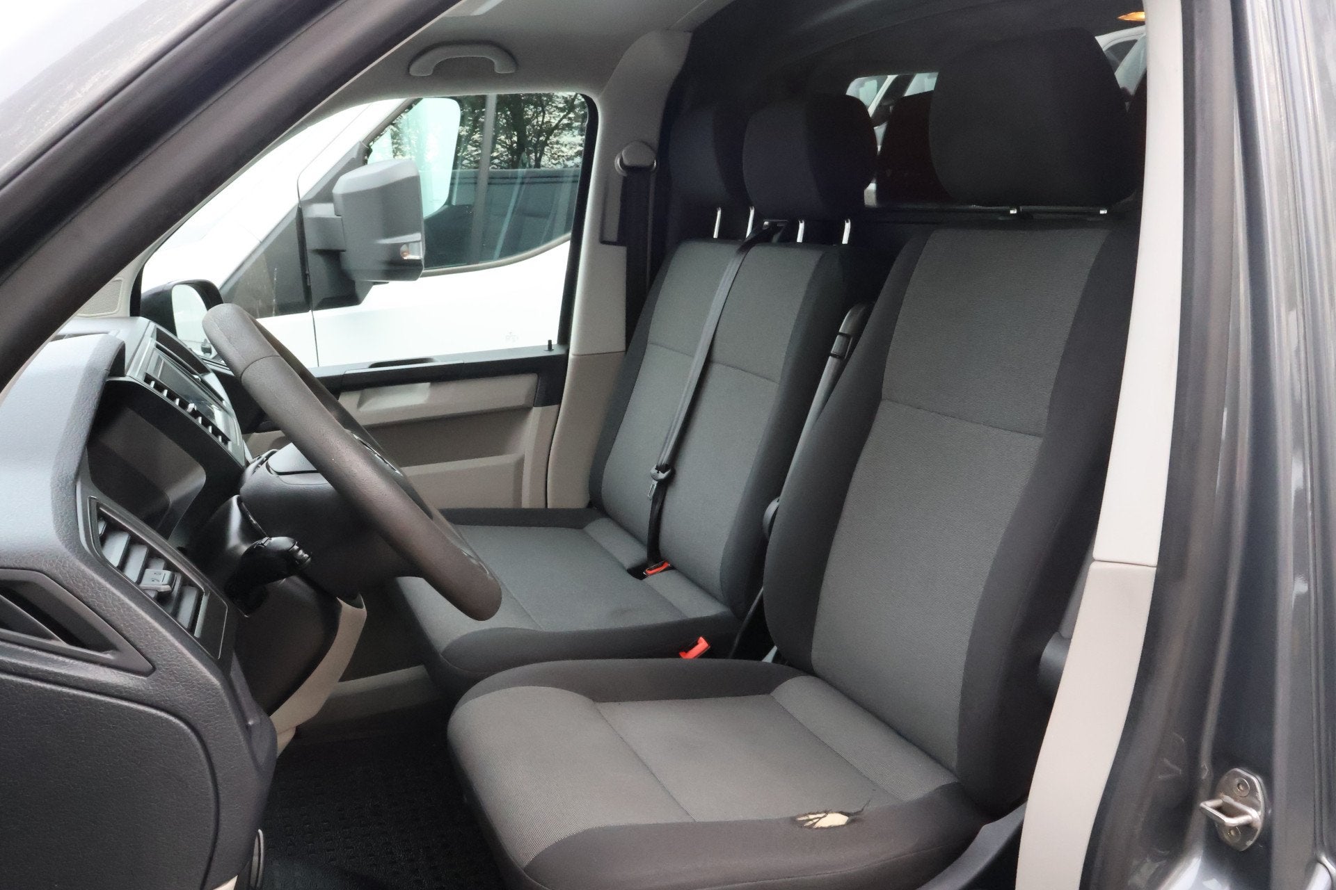 Volkswagen Transporter 2.0 TDI L2 H1 Airco (bj 2019), Auto's, Voorwielaandrijving, Stof, Gebruikt, Euro 6
