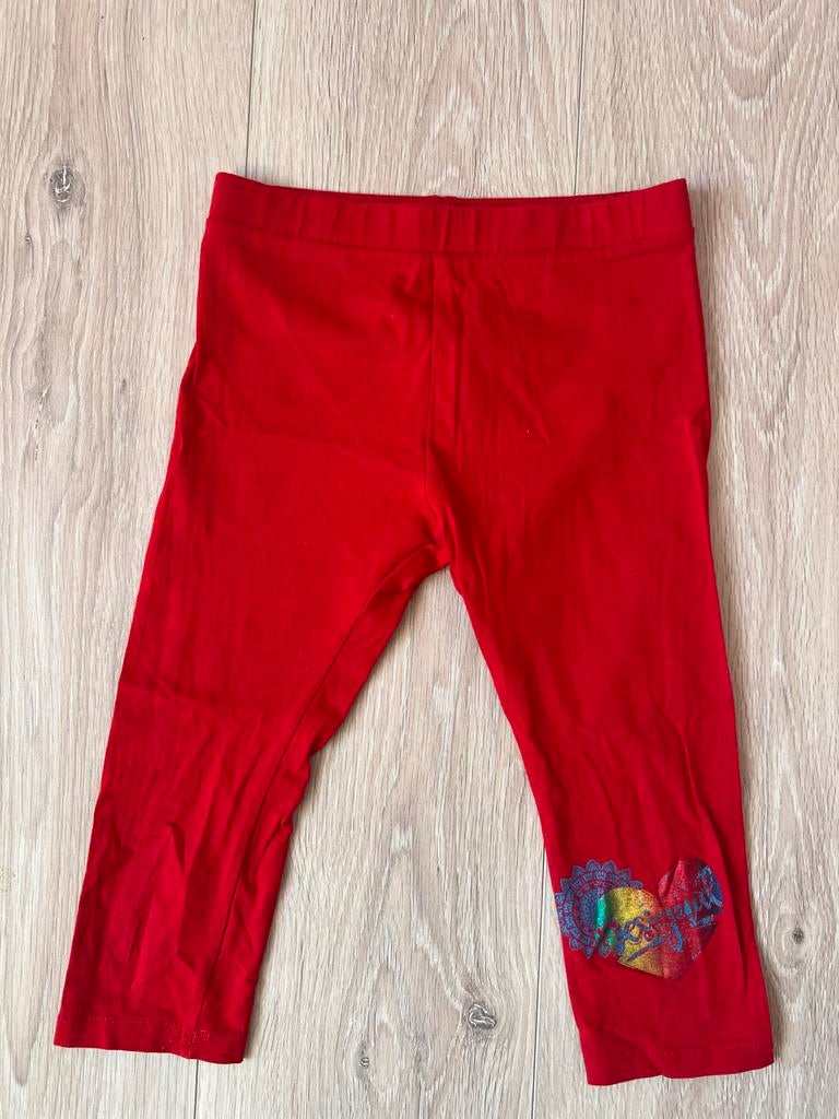 Desigual 3/4 legging rood met metallic hartje maat 110/128, Ophalen of Verzenden, Zo goed als nieuw, Meisje, Broek