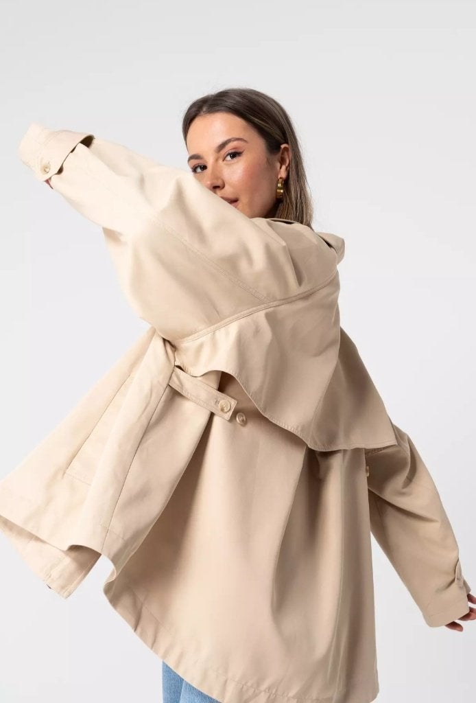 Korte trenchcoat Guts & Gusto jas | ZGAN, Maat 38/40 (M), Guts & Gusto, Beige, Ophalen of Verzenden
