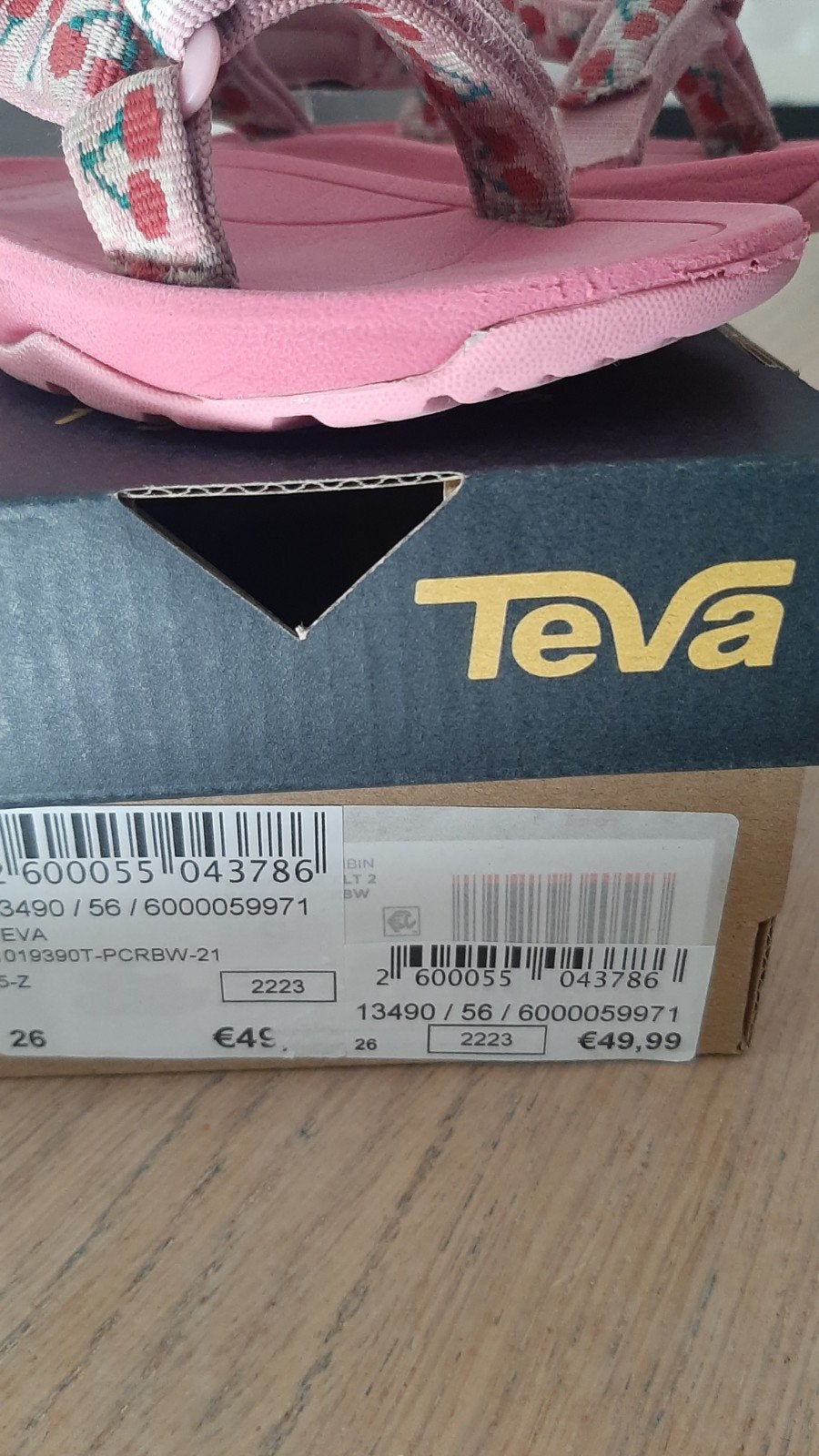 Teva sandalen maat 26 - Roze met kersenprint, Gebruikt, Meisje, Schoenen, Teva