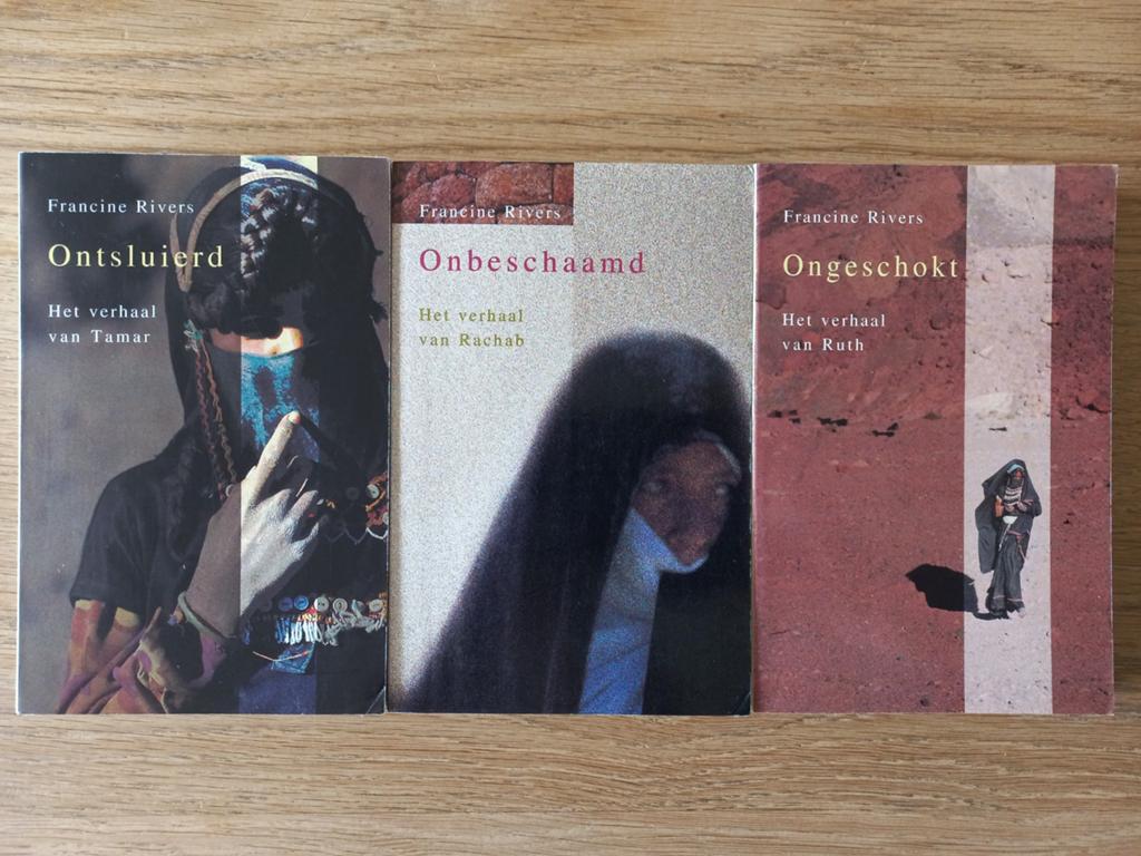 3x serie Vrouwen in de Bijbel, FRANCINE RIVERS, bijbels-hist, Ophalen of Verzenden, Gelezen