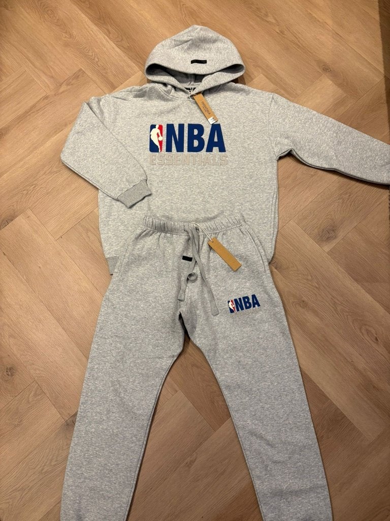 NBA Essentials trainingspak - Grijs S tot XXL fear of god, Nieuw, Overige maten, Ophalen of Verzenden, NBA Essentials