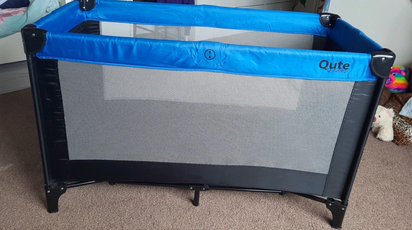 Qute Campingbedje Zwart/Blauw met Matras paar keer gebruikt, Ophalen, Zo goed als nieuw, Minder dan 140 cm, Matras