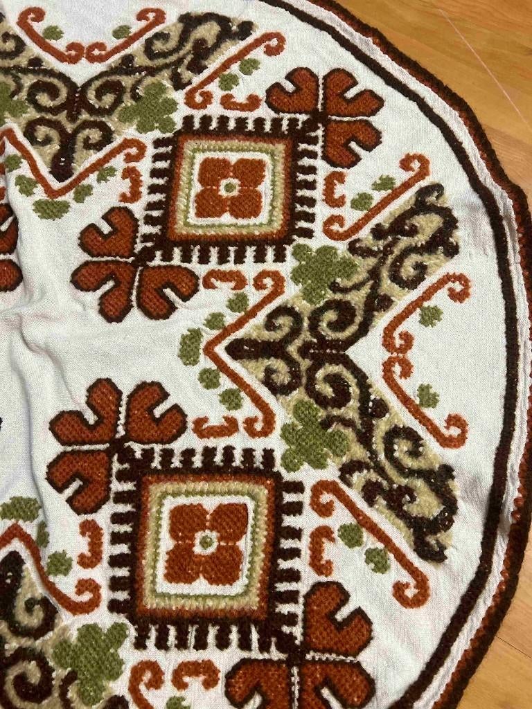 Tafelkleed geborduurd 101 cm, Huis en Inrichting, Tafelkleden, Gebruikt, Etten-Leur, Rond, DJT@dejuistetoon.eu