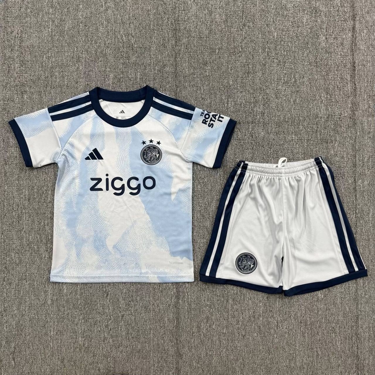 Ajax 3e tenue Feyenoord uit tenue, Sport en Fitness, Voetbal, Maat XS of kleiner, Ophalen of Verzenden, Nieuw, Shirt