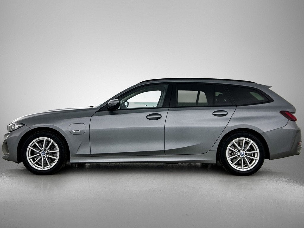 BMW 3 Serie Touring 320e | Navi | Leder | (bj 2022), Auto's, 1998 cc, 1800 kg, Gebruikt, 4 cilinders