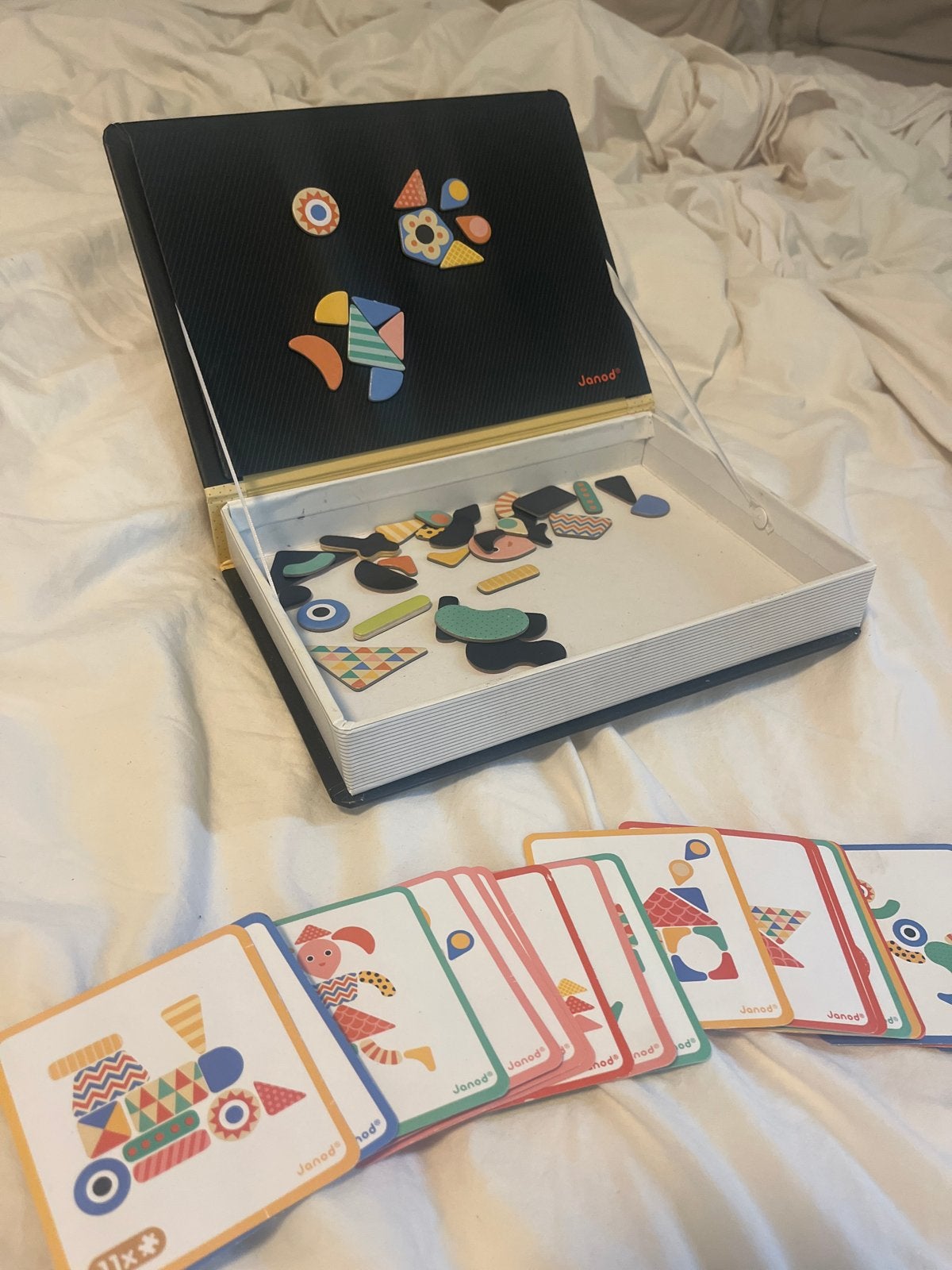 Magnetisch boek (met magnetisch bord aan binnekant en vormen, Ophalen of Verzenden, Zo goed als nieuw