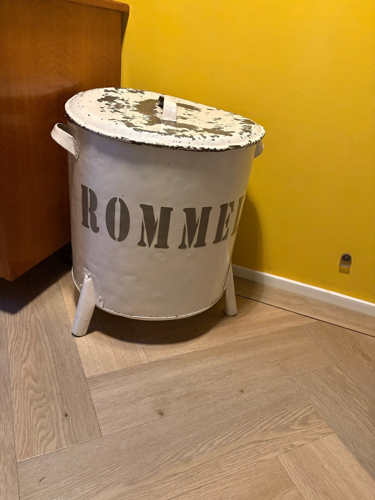 Leuke rommel ton gemaakt van olievat, Ophalen, Gebruikt