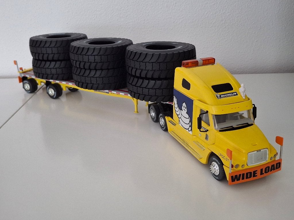 Freightliner met 6 grote Michelin shovel banden. Eligor 1/43, Hobby en Vrije tijd, Ophalen of Verzenden, Nieuw, Bus of Vrachtwagen