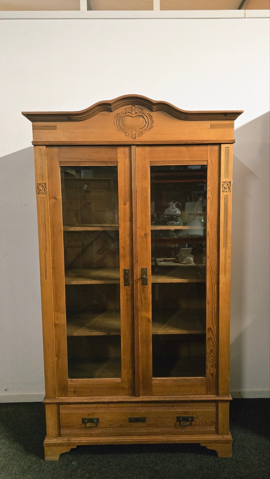 Grenen Houten Antieke Vitrinekast uit voorraad leverbaar!, Huis en Inrichting, 100 tot 150 cm, Met lade(s), Ophalen of Verzenden