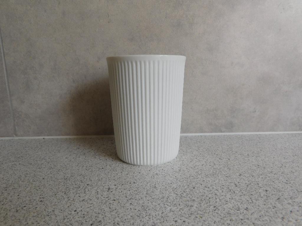 Mok 200 ml. Ribbel Cannelee Wit Arzberg, Ophalen of Verzenden, Zo goed als nieuw, Overige stijlen, Kop(pen) en/of Schotel(s)