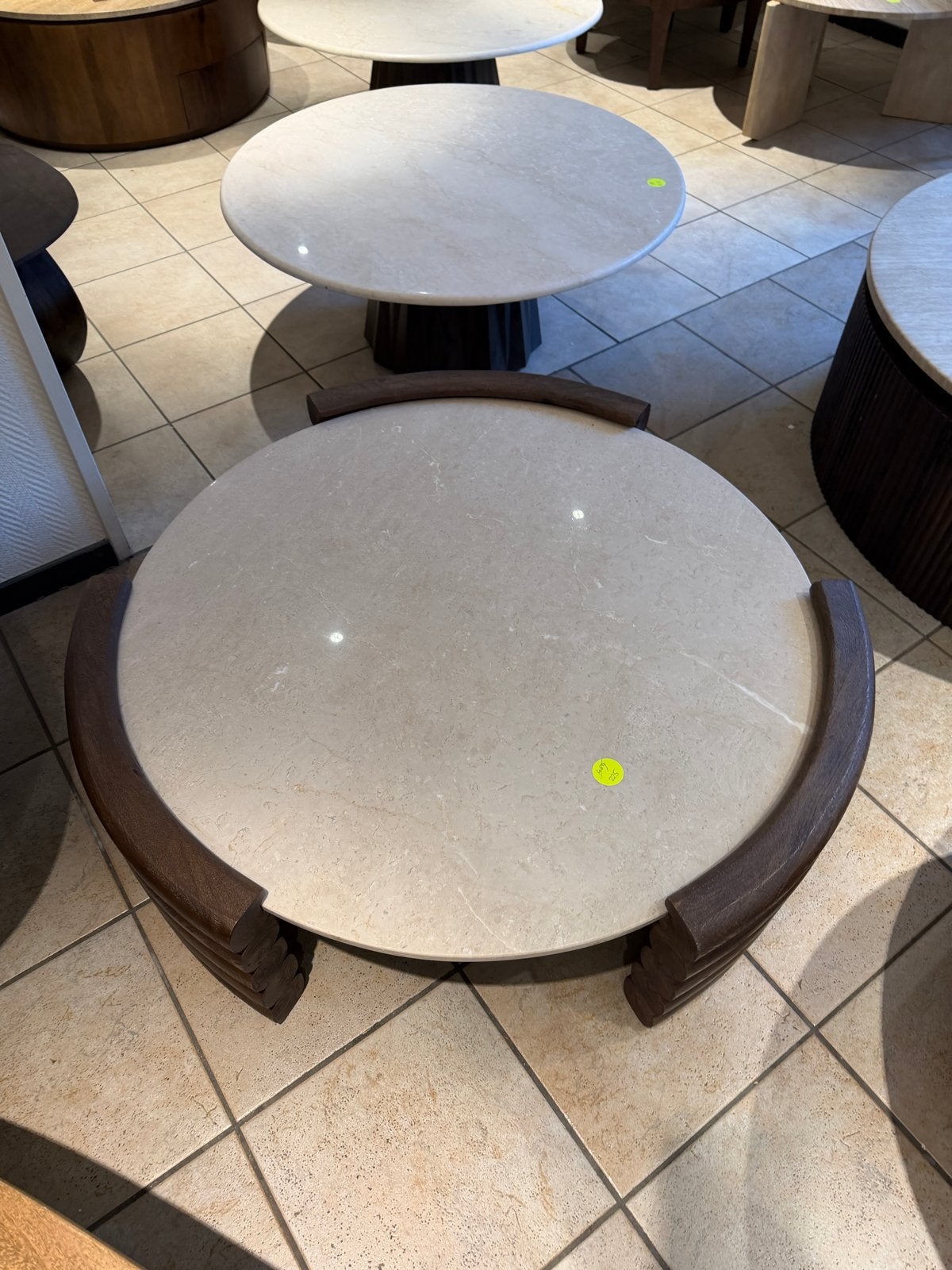 Nieuwe Japandi salontafel travertin blad met walnoot hout, Huis en Inrichting, Tafels | Salontafels, Ophalen, Japandi, 100 tot 150 cm