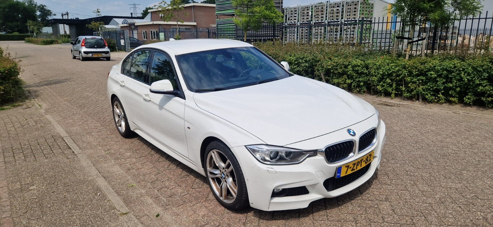 BMW 3-Serie 2.0 318I AUTOMAAT M PAKKET ORGINAL! 2015 Wit, Auto's, BMW, Automaat, Euro 5, 4 cilinders, Alcantara
