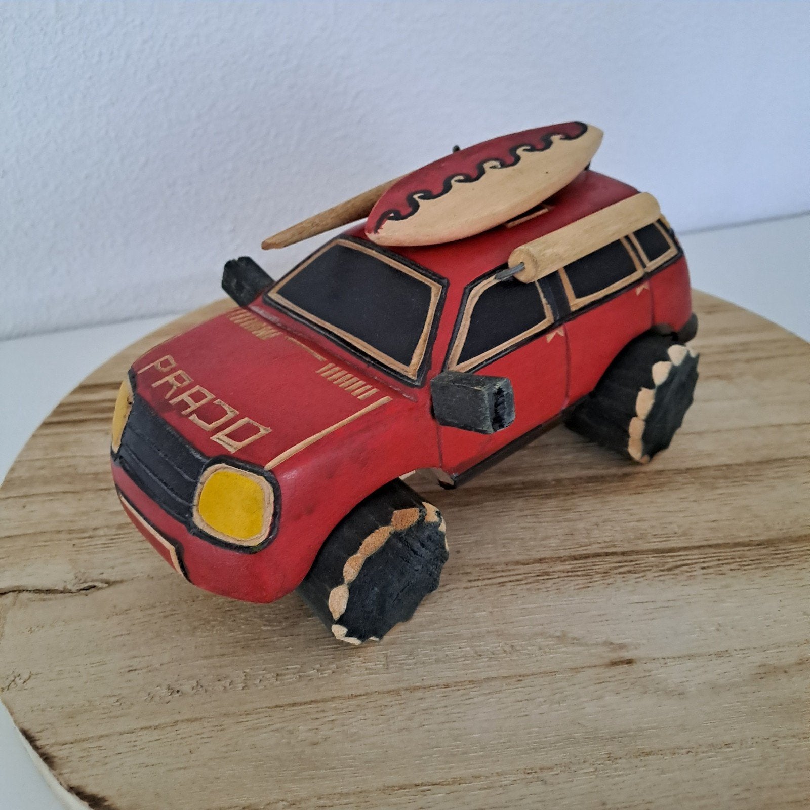 Houten 4x4 auto 'Prado' met surfplank, Overige merken, Auto, Groter dan 1:32, Ophalen of Verzenden