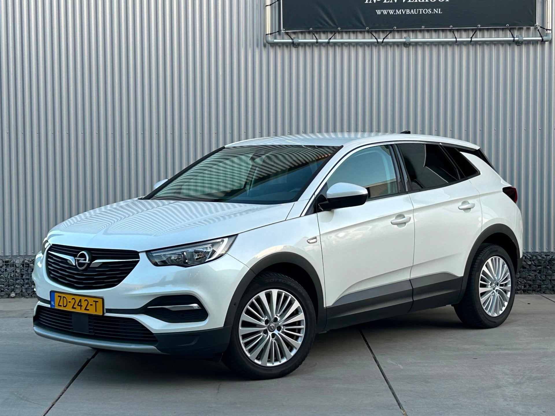 Opel Grandland X 1.2 Turbo Business Executive automaat, Navi, Auto's, Gebruikt, Euro 6, 1199 cc, Leder en Stof