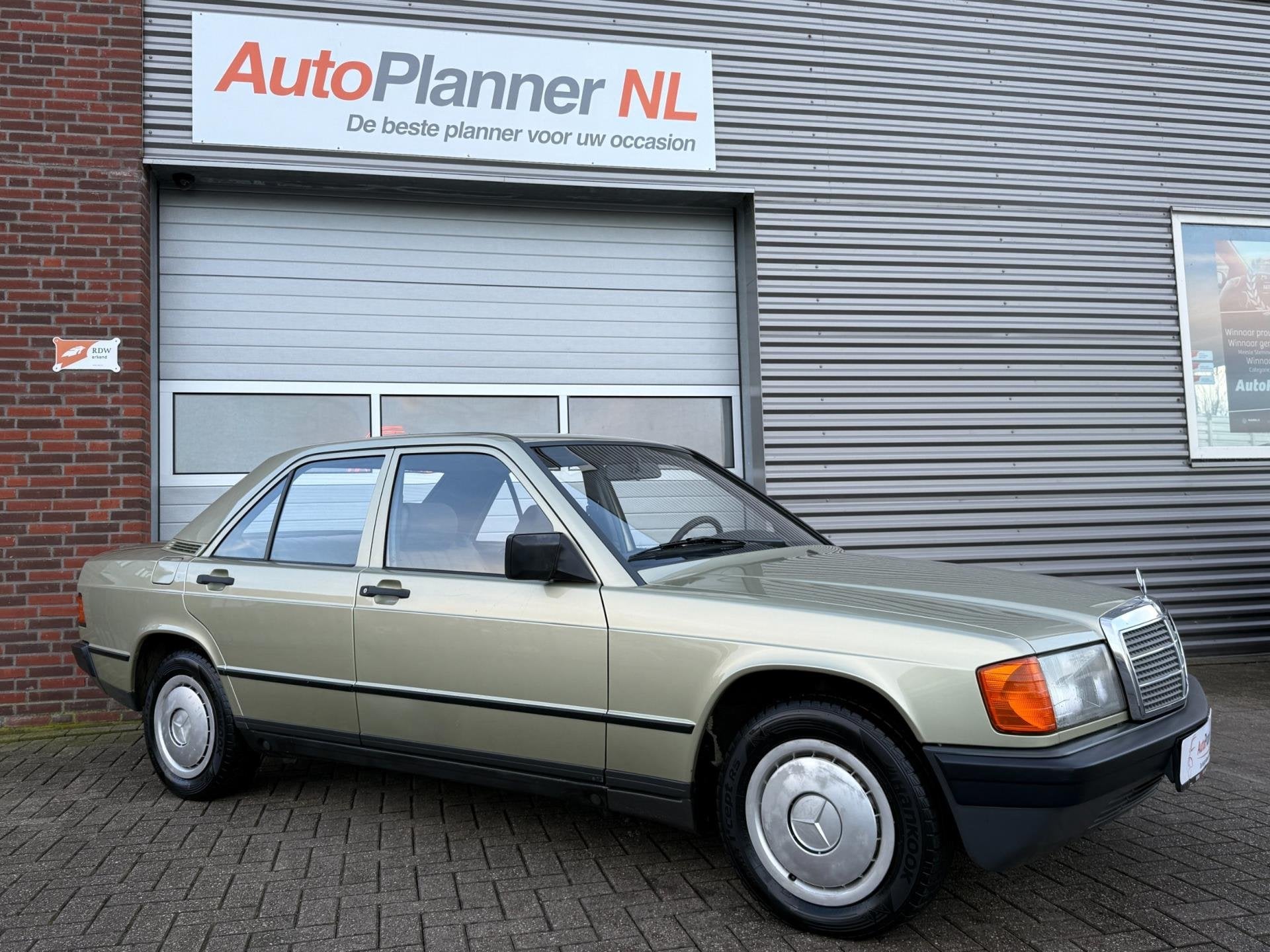 Mercedes-Benz 190-serie 2.0 E! Belastingvrij! Schuifdak!, Auto's, Mercedes-Benz, Gebruikt, 4 cilinders, 122 pk, Origineel Nederlands