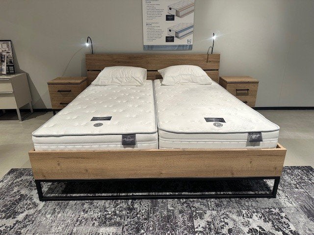 Stoer ledikant 180x200 cm incl nachtkastjes., Huis en Inrichting, Slaapkamer | Bedden, Ophalen, Sommelsdijkse haven 19, Bruin