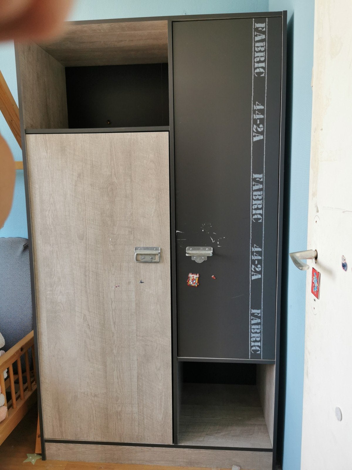 Gebruikte kast met opbergruimte en hanggedeelte, Ophalen, Met deur(en), Gebruikt, 100 tot 150 cm