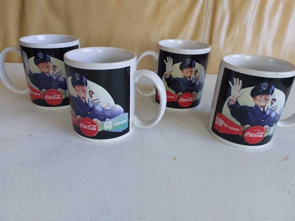 Set van 4 vintage Coca-Cola mokken - 1996 editie, Verzamelen, Ophalen of Verzenden, Gebruikt, Gebruiksvoorwerp