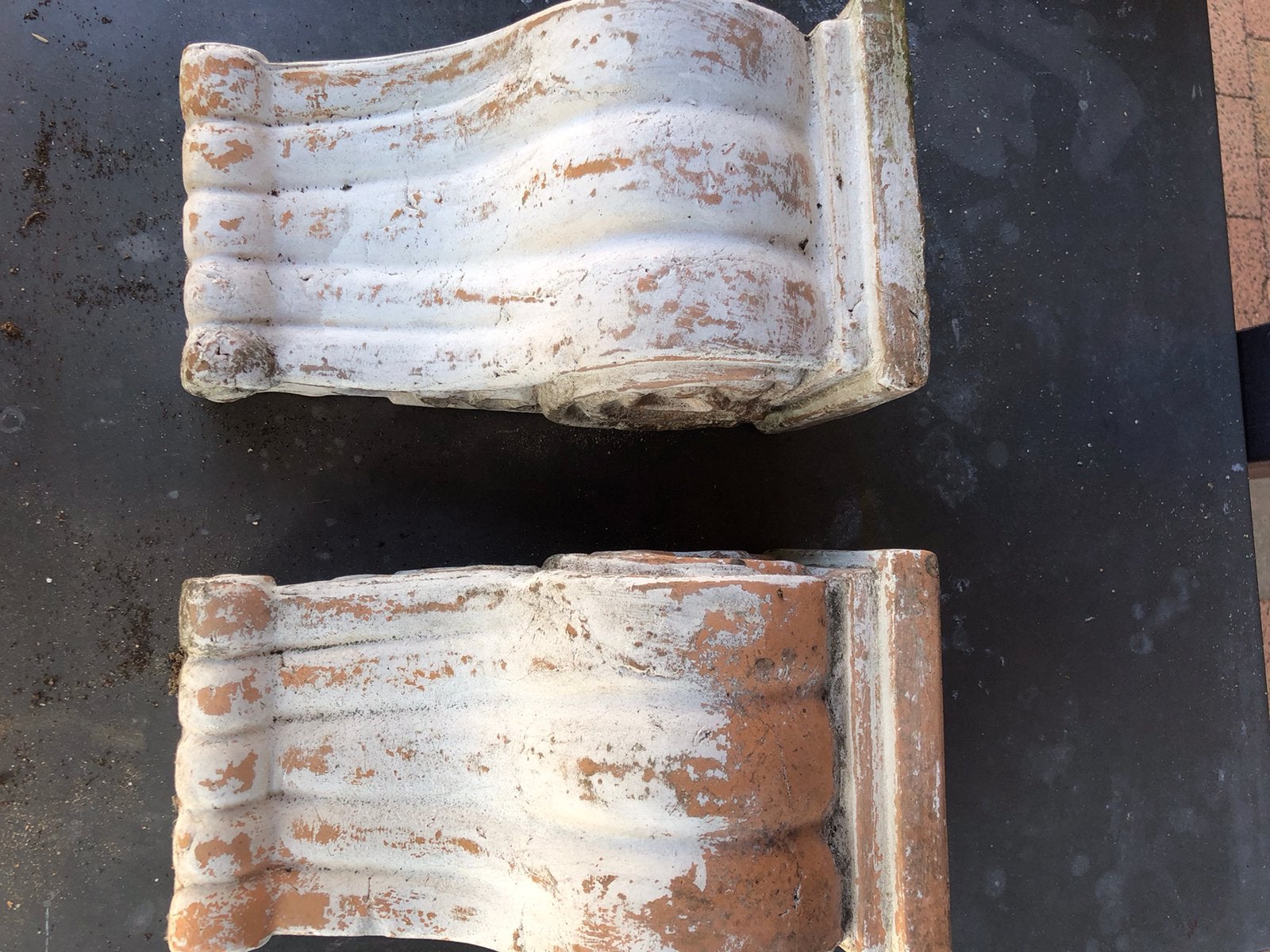 Te koop 2 terracotta consoles 29,5 hoog  €25,00, Tuin en Terras, Ophalen, Gebruikt, Steen, Overige typen