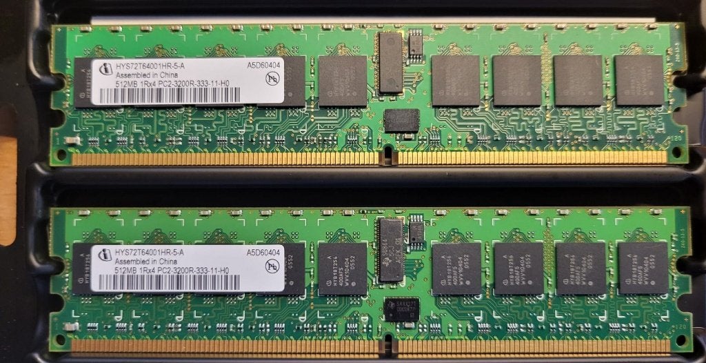 2x 512 MB DDR2-RAM 240-pin Registered ECC HYS72T64001HR-5-A, Computers en Software, RAM geheugen, 1 GB of minder, Overige soorten