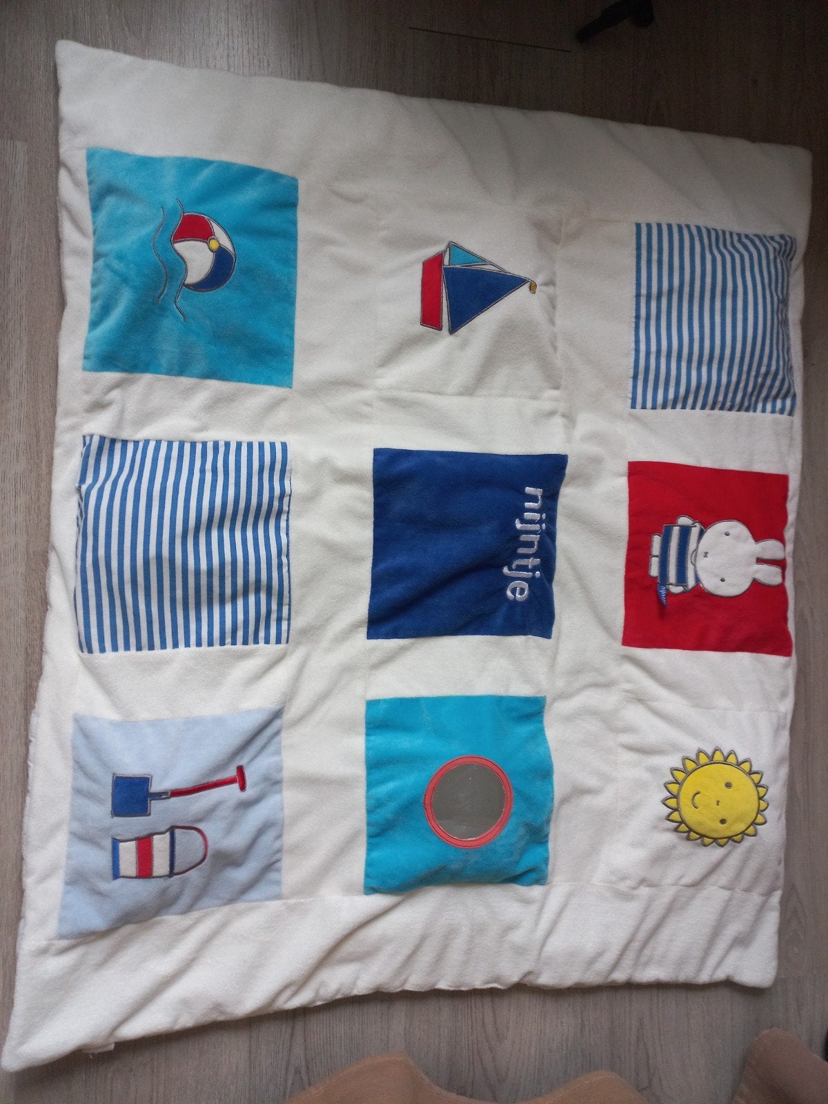 Boxkleed Nijntje met leuke figuurtjes, Ophalen of Verzenden, Gebruikt, Speelkleed
