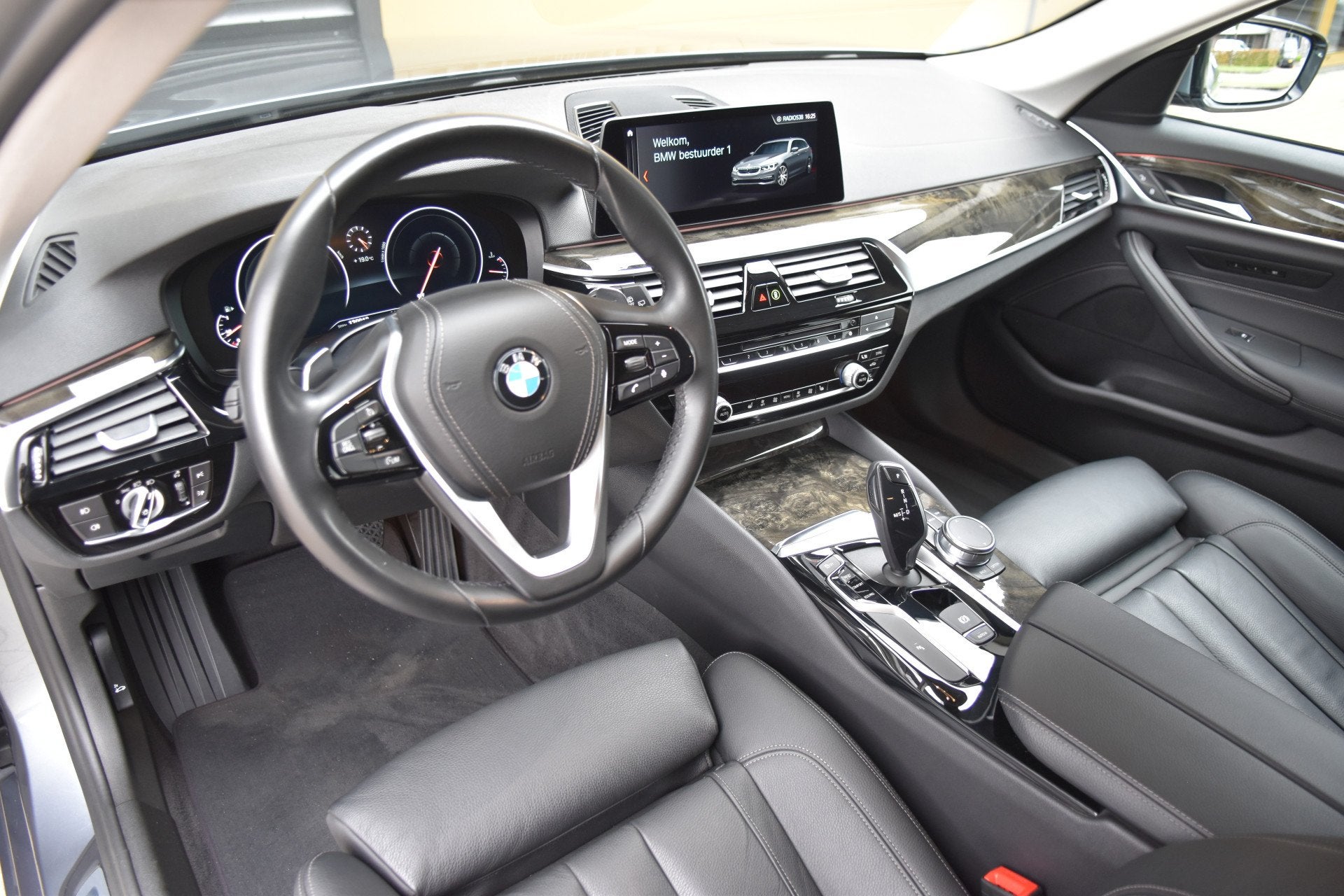 Foto 10 van BMW 5 Serie Touring 520i High Executive Edition * Comfortsto
