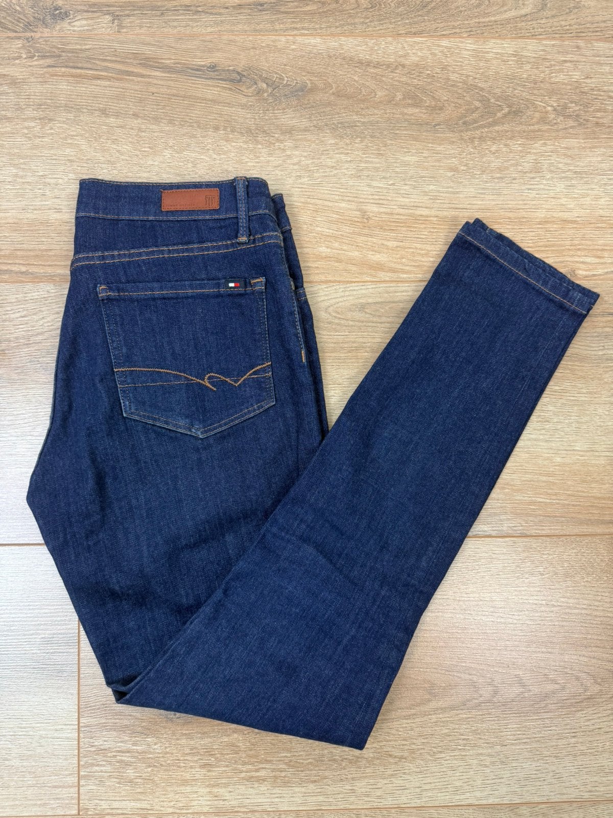 Tommy Hilfiger Jeans Dames Donkerblauw W30/L30, Ophalen of Verzenden, Zo goed als nieuw, Blauw, W30 - W32 (confectie 38/40)