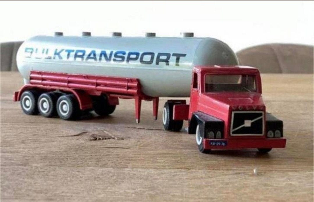 EFSI Volvo N12 trekker met bulktransport-oplegger, Ophalen of Verzenden, Zo goed als nieuw, Bus of Vrachtwagen, Efsi