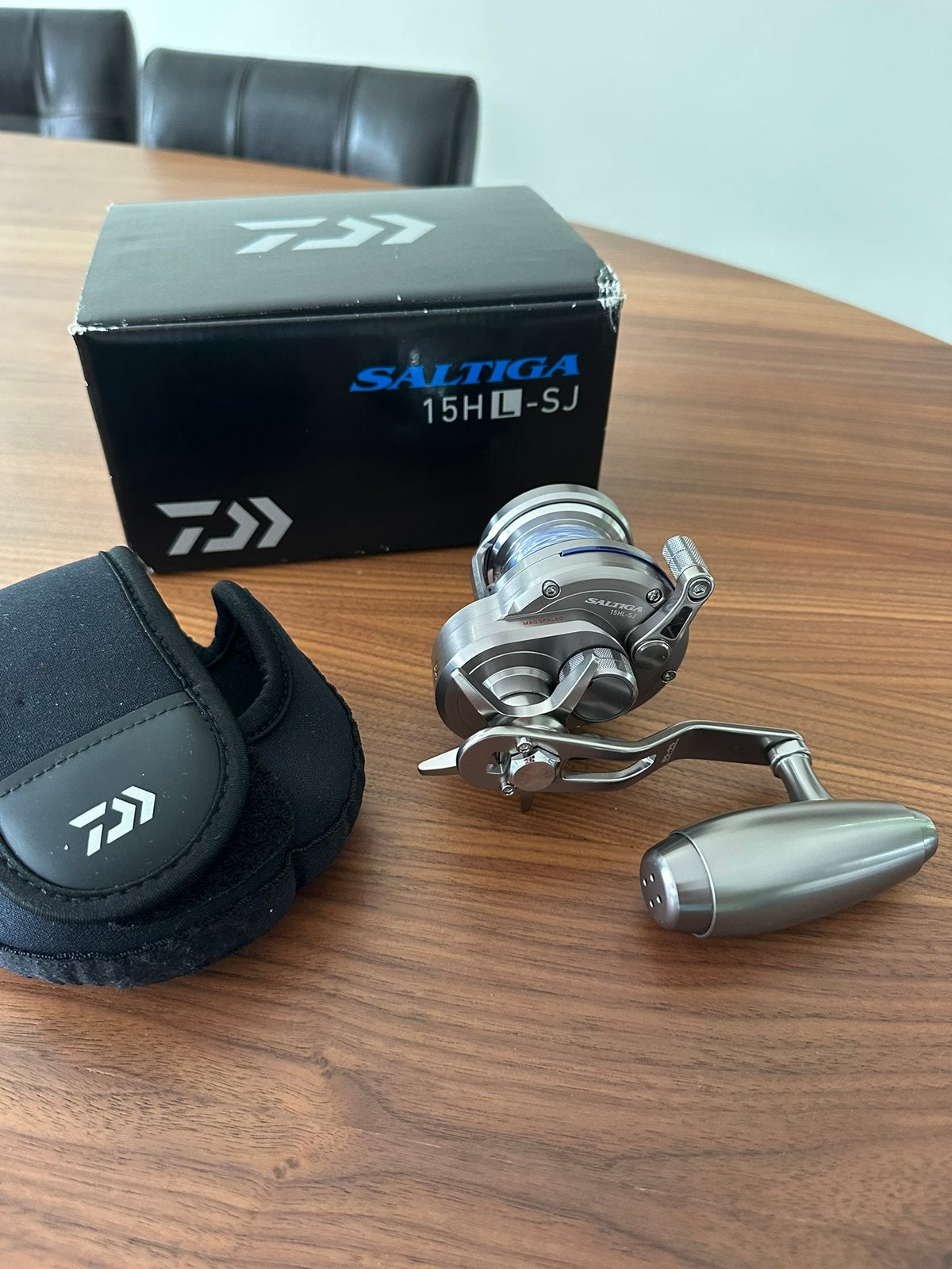 Daiwa Saltiga 15HL-SJ, Ophalen of Verzenden, Zo goed als nieuw, Molen