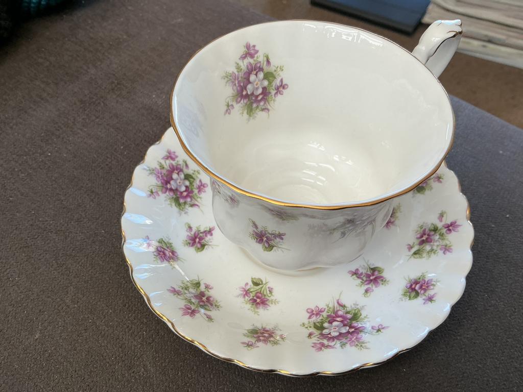 3 kop en schotels Royal Albert Sweet Violets Heren, Ophalen