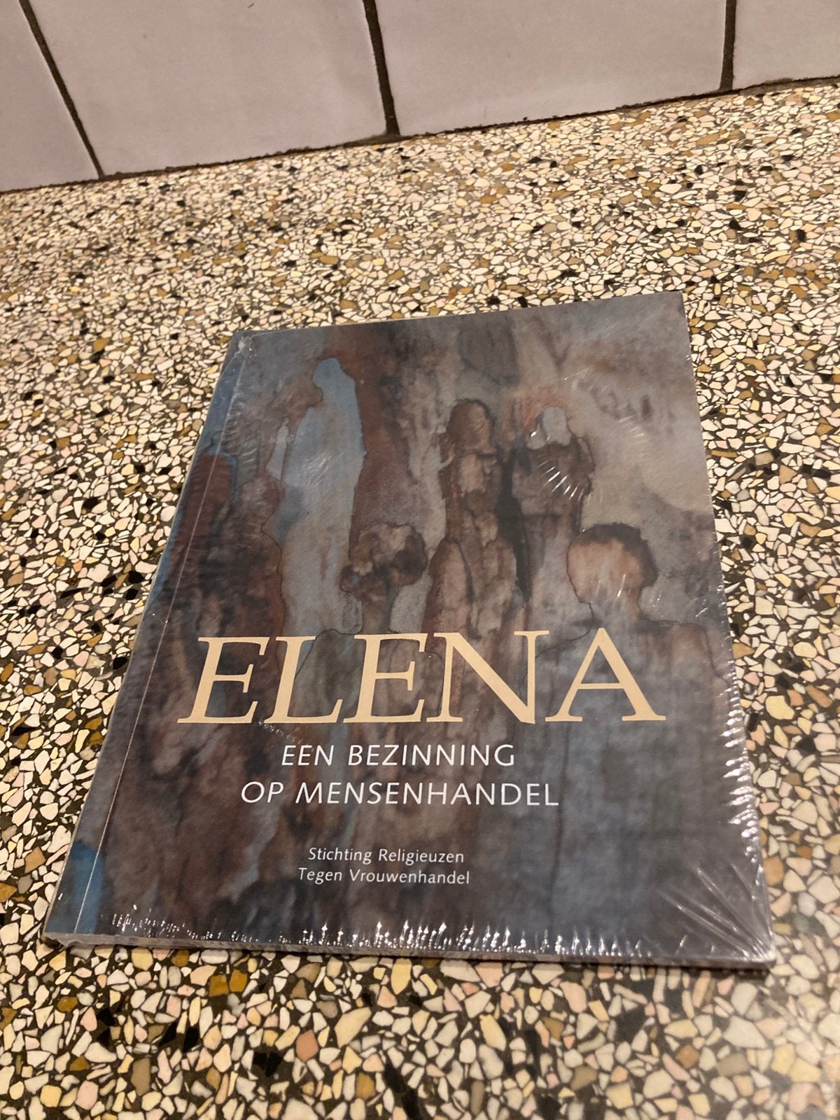 Elena, Ophalen of Verzenden, Zo goed als nieuw