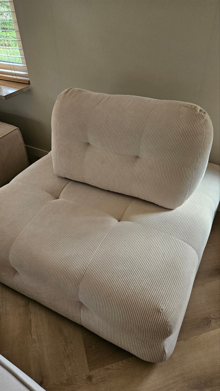 Comfortabele poef/voetenbank in ribstof - 118x118x40cm, Ophalen, Gebruikt, Modern, comfortabel, Stof