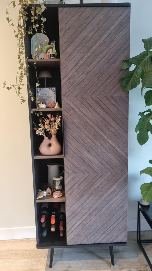 Meubella Pedro Boekenkast Donker eiken / zwart eiken, Huis en Inrichting, Kasten | Boekenkasten, Ophalen, Met deur(en), Eikenhout