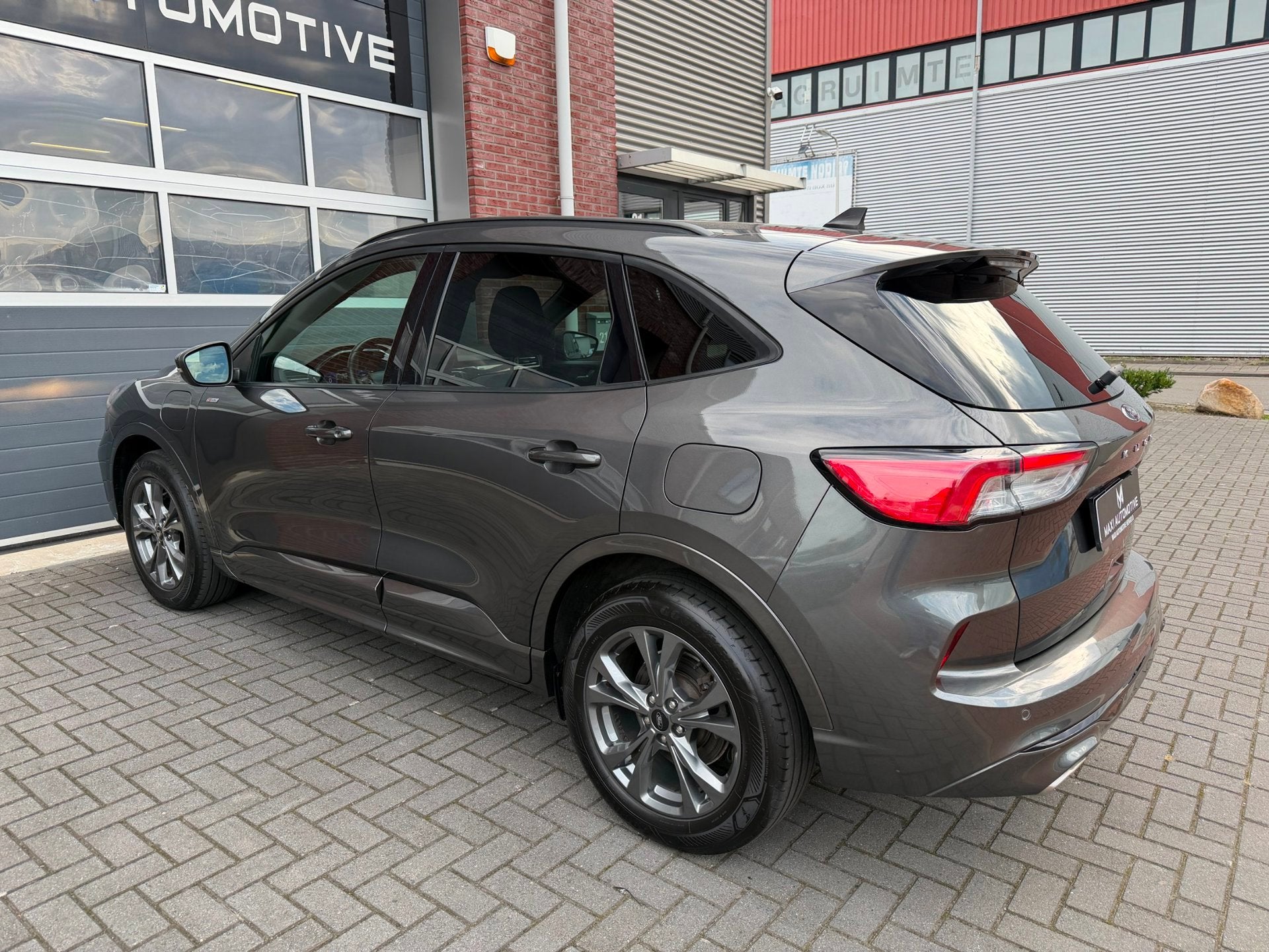 Foto 3 van Ford KUGA 2.5 PHEV ST-Line LED Camera Carplay Lane Trekhaak